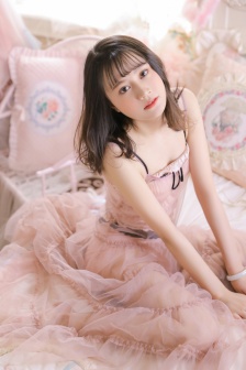 蕾丝吊带裙美女妩媚性感写真