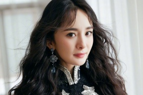 Yang Mi sexy photo desktop wallpaper in cheongsam