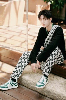 Wang Yibo handsome photo in street style black and white checkered pants