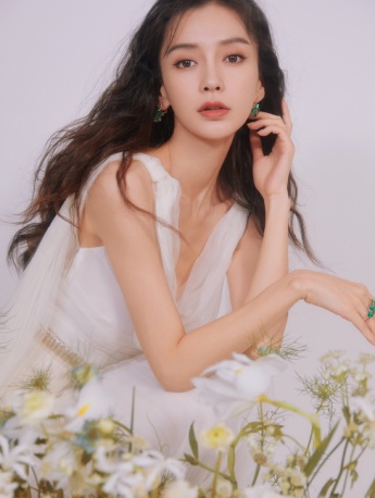 AngelababyELLE Fashion Ceremony Sexy Photos