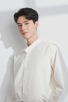 Gong Jun's refreshing and handsome photo pictures in white shirt