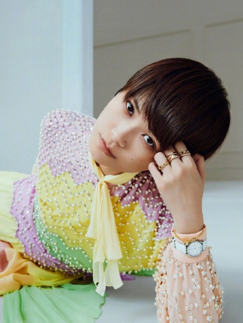 李宇春清冷文艺风时尚性感写真