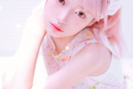粉紅頭髮美女白淨清甜寫真