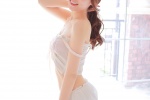 大膽美女吊帶美腿性感誘惑寫真