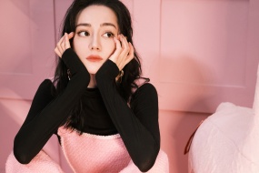 Beautiful actress Dilireba desktop wallpaper