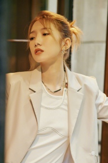 Meng Meiqi fashion sexy photo in leather suit