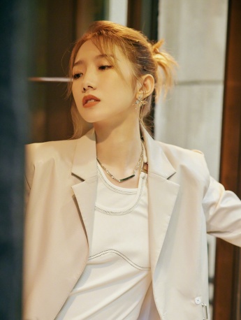 Meng Meiqi fashion sexy photo in leather suit