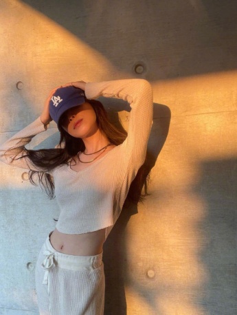 Son Na-eun’s lazy and casual selfie