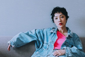 Singer Guo Caijie computer desktop wallpaper