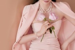 Li Bingbing sexy photo in pink breast-wrapped dress