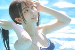 泳池里的美女性感泳衣写真