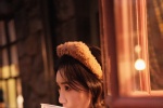 Mao Xiaotong Universal Studios long legs mobile wallpaper