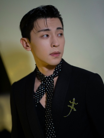 Deng Lun's handsome photo at GQ Character Festival