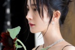 Yang Mi sexy magazine behind-the-scenes photos and photos
