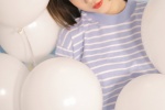Beautiful pictures of girls holding balloons as mobile wallpapers
