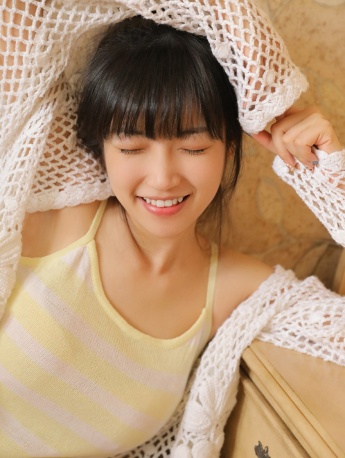 純情少女吊帶長腿風格誘惑寫真