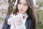 Beautiful pictures and photos of beauties in JK uniforms during the Sakura Festival