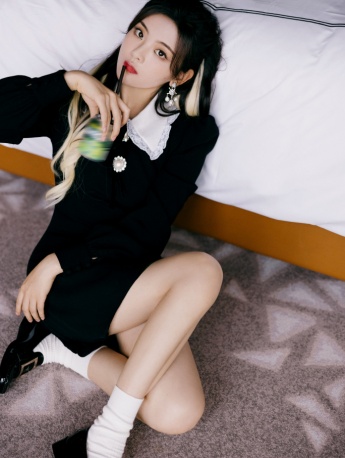 Yang Chaoyue's modern, playful and sexy photo pictures