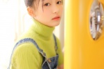 酪梨女孩休閒背帶褲性感迷人寫真