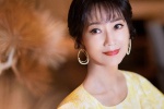 Zhao Yazhi elegant and sexy photo in golden dress