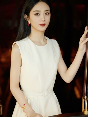 Zhao Liying elegant and sexy photo pictures in simple white dress