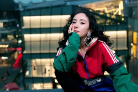 Sexy beauty Yang Mi computer wallpaper