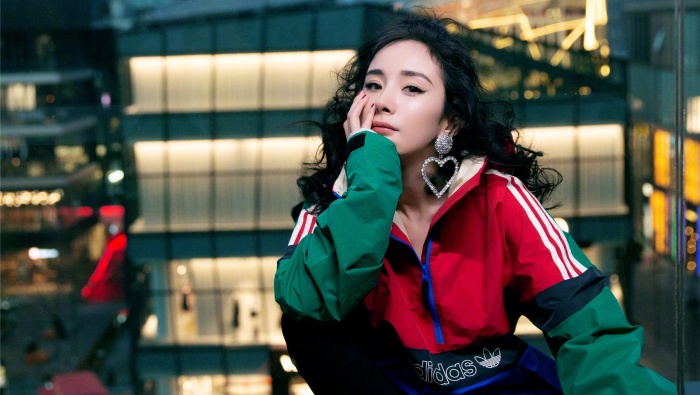 Sexy beauty Yang Mi computer wallpaper