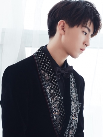 TFBOYS Wang Junkai mobile wallpaper pictures