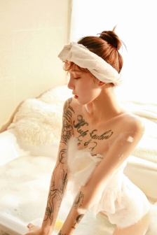 Tattooed beauty bold backless photo mobile wallpaper