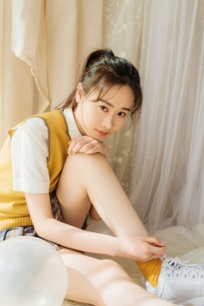 超短裙女生英伦风制服美女图片写真