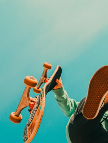 滑板创意帅气手机壁纸