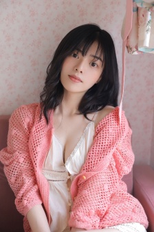 丰满美女性感吊带诱惑写真