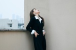 Beauty Sun Yi's intellectual and sexy rooftop photo