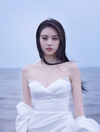 Zhang Yishang's 34th Golden Rooster Awards pictures