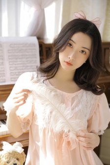 性感熟女粉嫩甜美写真图片