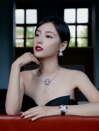 張嘉倪抹胸黑色禮裙魅力性感寫真