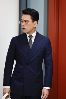 《完美伴侣》林庆昆图片