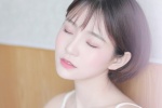 精致白皙短发美女图片桌面壁纸