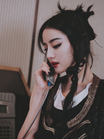 迪麗熱巴魅惑性感寫真圖片