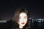 李兰迪美艳动人夜拍写真照