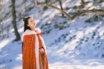 Qiao Xin's beautiful costume photo in the snow