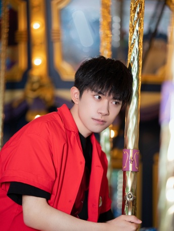 Disney behind-the-scenes photos of Yi Yang Qianxi