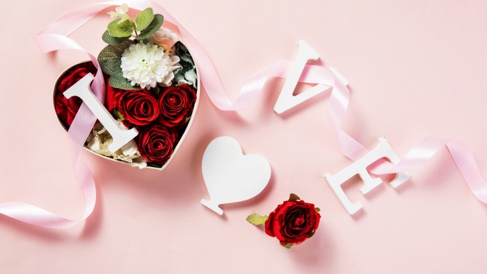 Chinese Valentine's Day romantic gift material picture desktop wallpaper