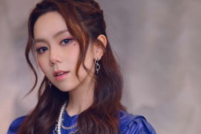 Singer Deng Ziqi pictures desktop wallpaper