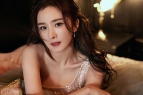 Beauty Yang Mi elegant and sexy photo wallpaper