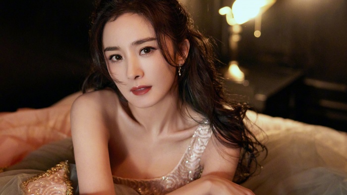 Beauty Yang Mi elegant and sexy photo wallpaper