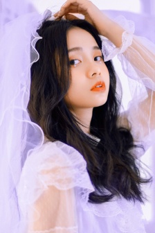 复古性感白色纱裙美女写真图片
