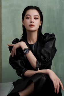 辛芷蕾摩登魅力性感写真图片