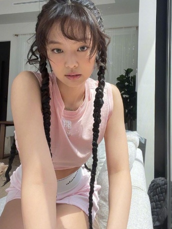 Blackpink Jin Zhini sexy little twist selfie