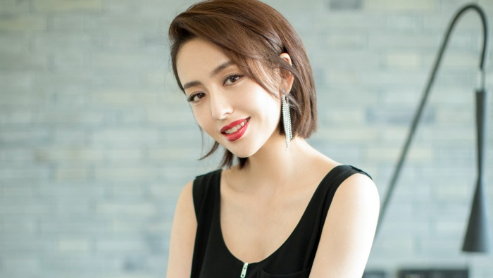 Tong Liya's exquisite short hair photo HD desktop wallpaper